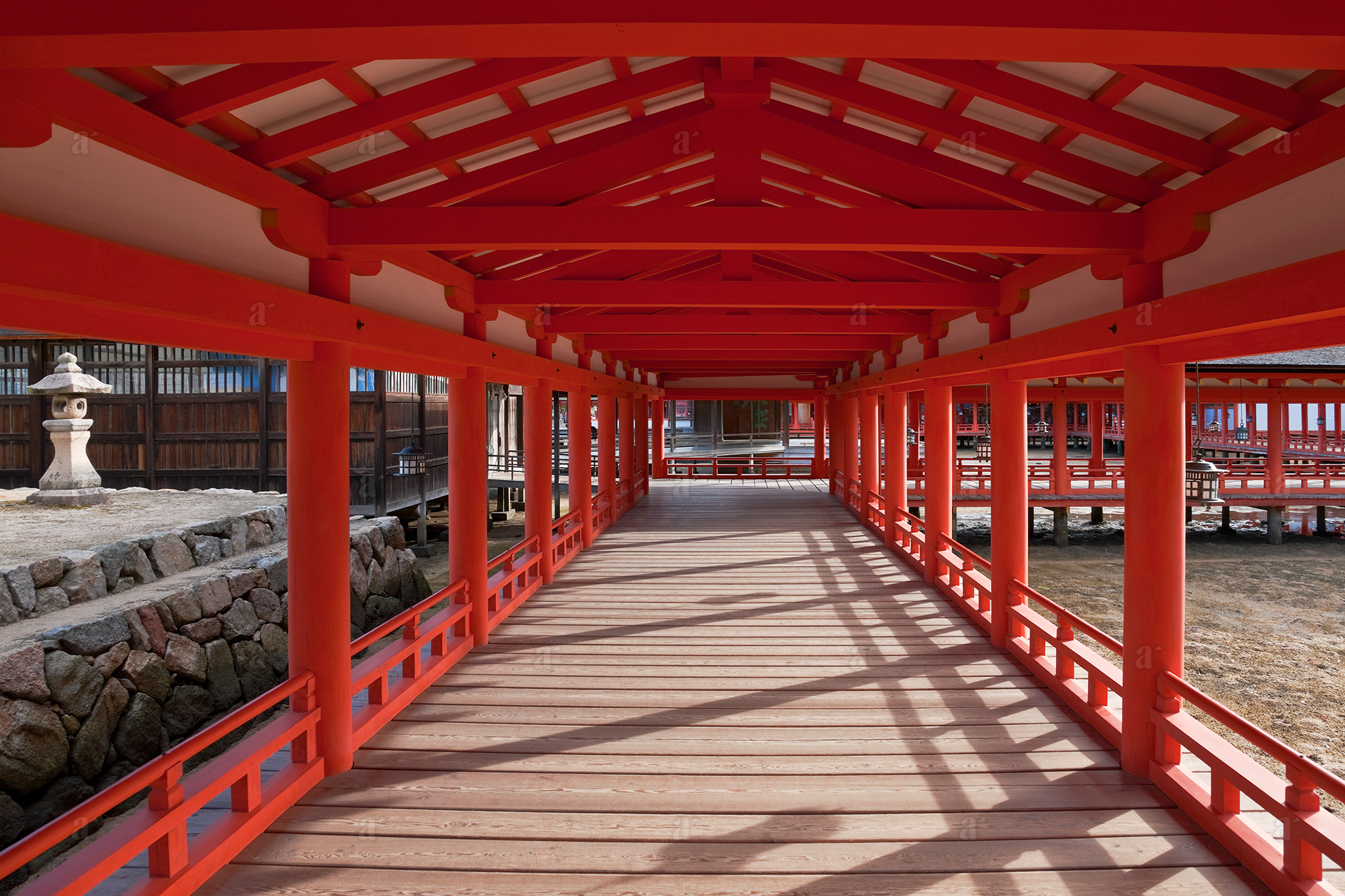 ベン・シモンズ &ldquo;西廊下　厳島神社&rdquo; Ben Simmons &ldquo;West Corridor, Itsukushima Shrine&rdquo;